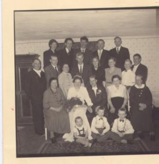 Mitt liv börjar här......
Jag ligger i mammas mage på pappa och mammas bröllopsfoto i finrummet i Ekhult.